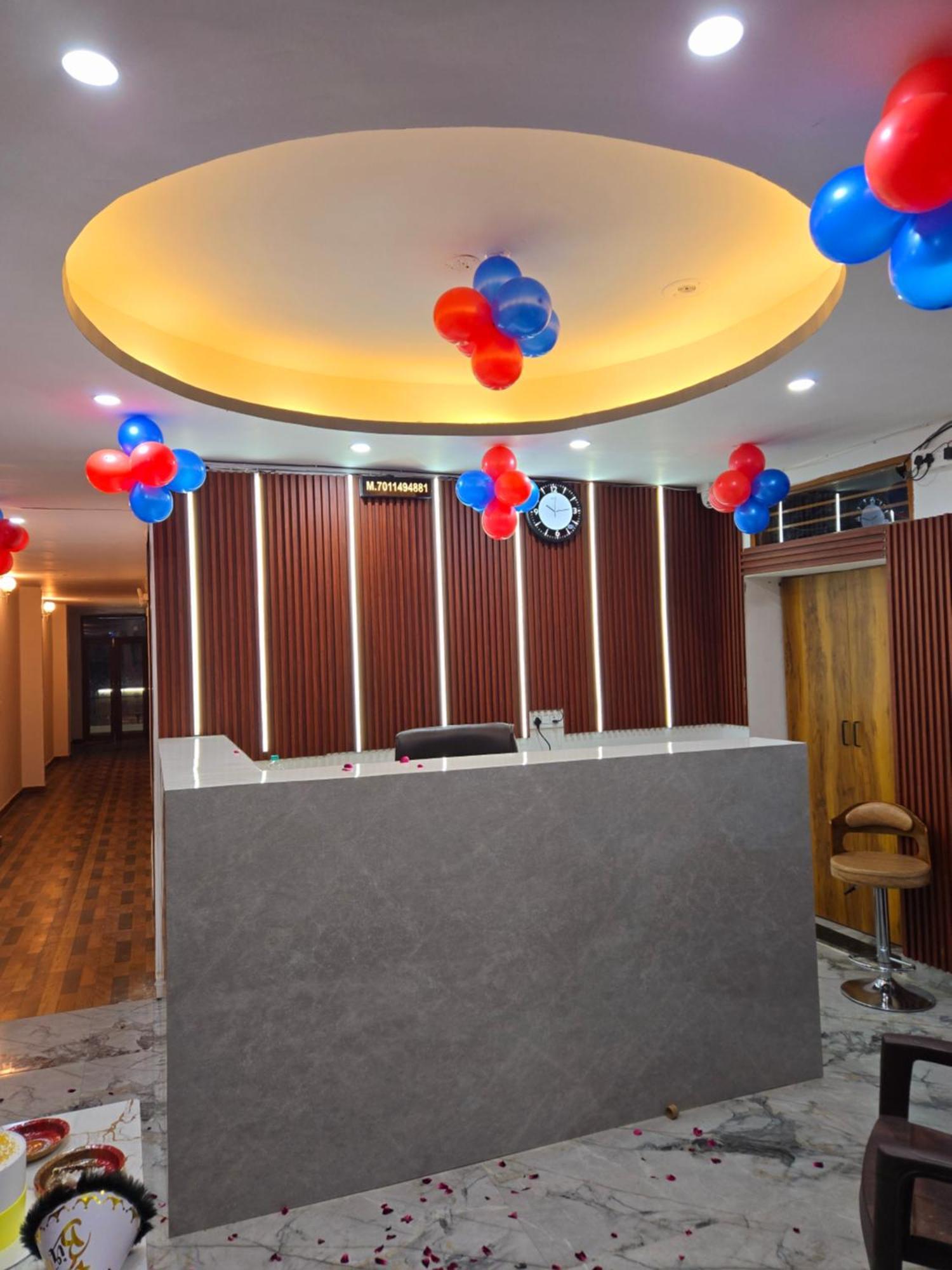 Hotel Blu Plaza 구르가온 외부 사진